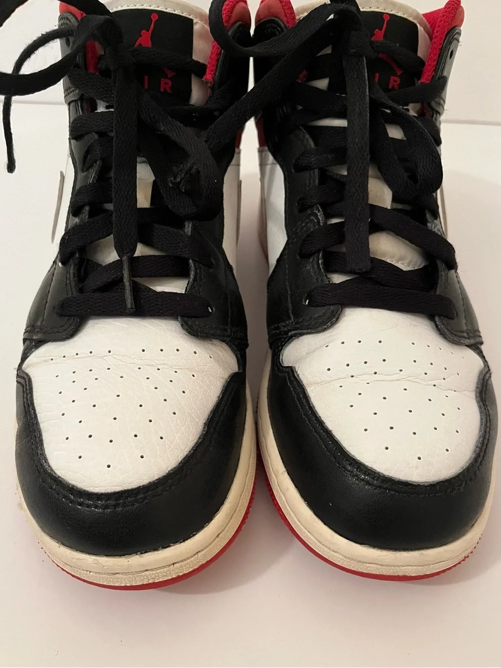 Nike Air Jordan 1 Mid Gym Red Black White Sneakers Youth Size 6Y - Picture 4 of 16